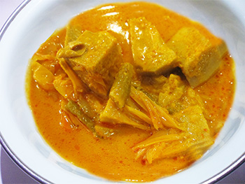 Terlalu Banyak Makanan Enak, Pola Makan Warga Padang di Garis Merah