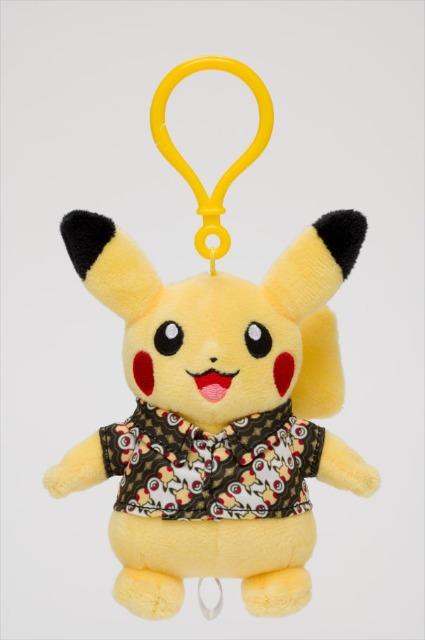 Kartu dan Plush Toys Pikachu Berkemeja Batik Hadir di Bali