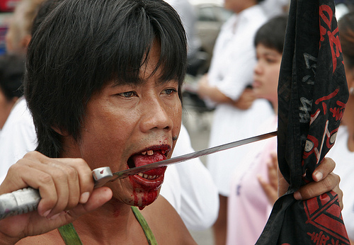 Festival vegetarian terekstrim di Phuket Thailand (sadis gan)