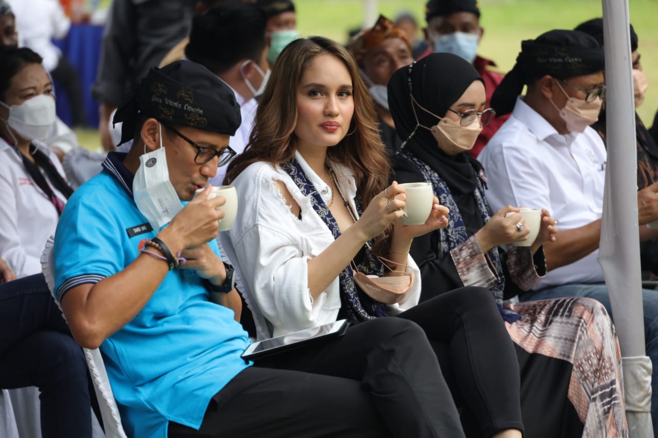 dagangan-laris-pelaku-umkm-bersyukur-terlibat-dalam-formula-e-jakarta