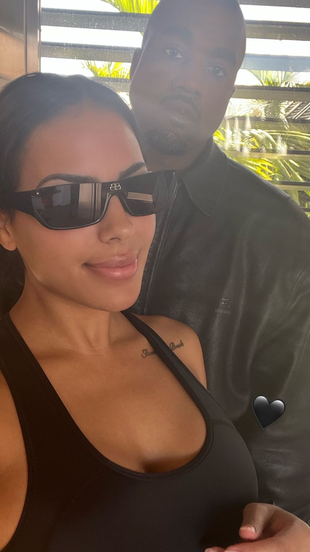 Kanye West Pamer Foto Pacar Baru Chaney Jones, Selebgram Mirip Kim Kardashian