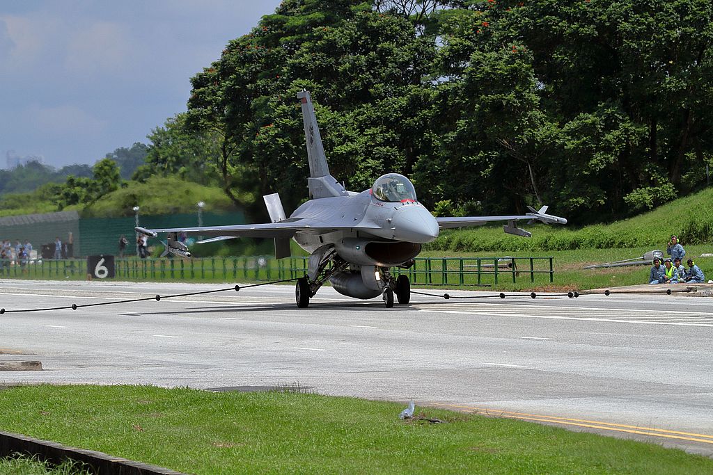 &#91;TORRENT 2016&#93; RSAF latihan Operasional Pespur dari Jalan umum 