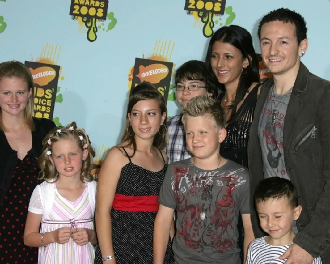 5 Fakta Menyedihkan di balik Kematian Vokalis Linkin Park Chester Bennington