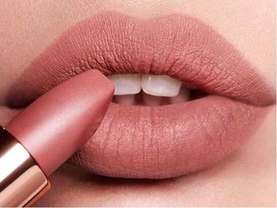Bingung Pilih Lipstick? Yuk, Cek Caranya!