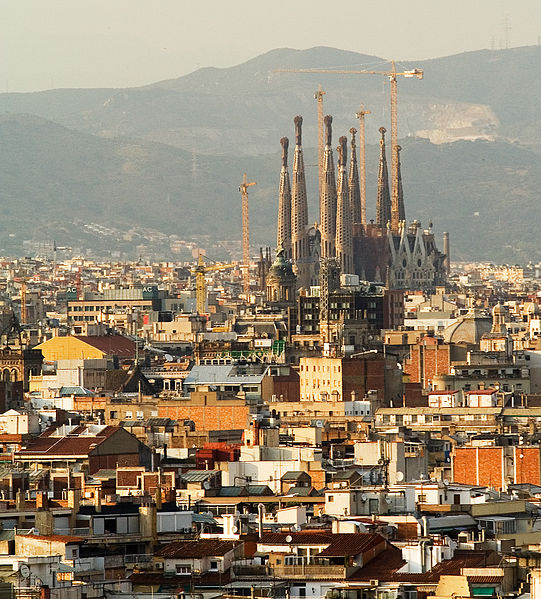 Eixample, Sebuah Tata Kota yang Rapi dan Indah di Barcelona