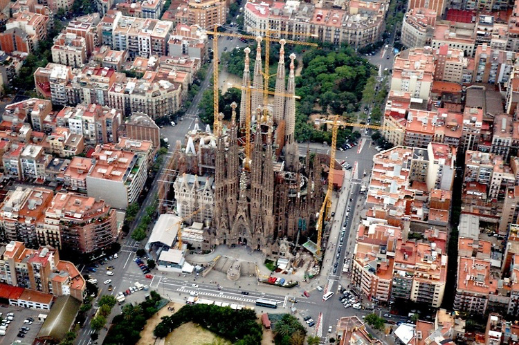 Eixample, Sebuah Tata Kota yang Rapi dan Indah di Barcelona