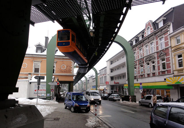 Sistem Kereta Api Gantung Wuppertaler Schwebebahn di Jerman