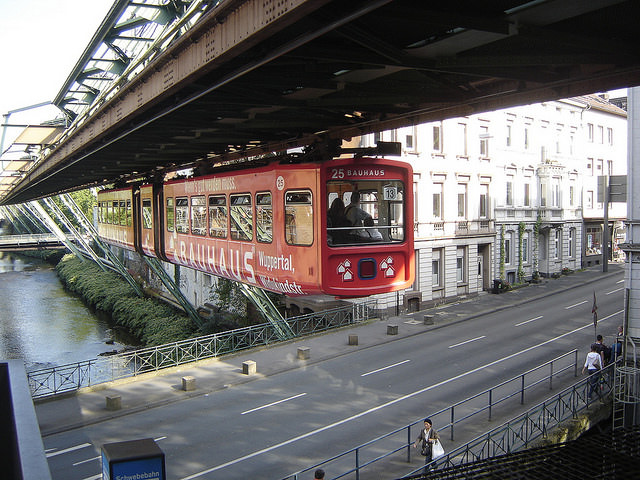 Sistem Kereta Api Gantung Wuppertaler Schwebebahn di Jerman