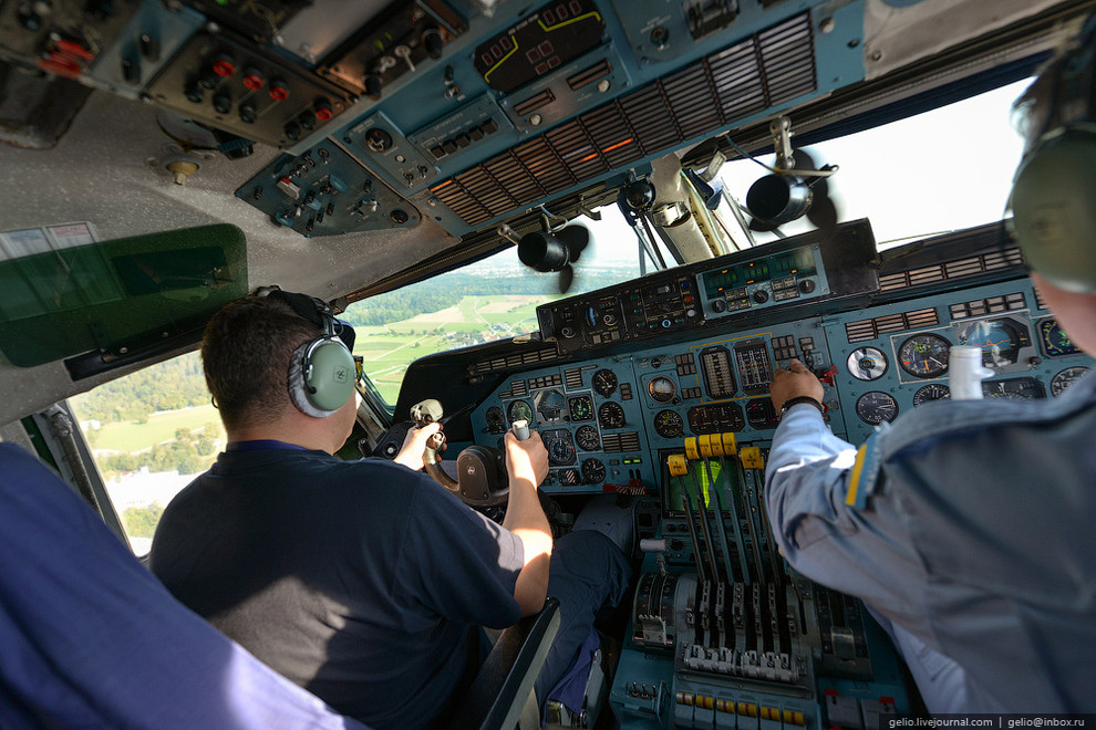 Antonov An-225 Mriya: Pesawat Terbesar di Dunia (Pictures Inside)