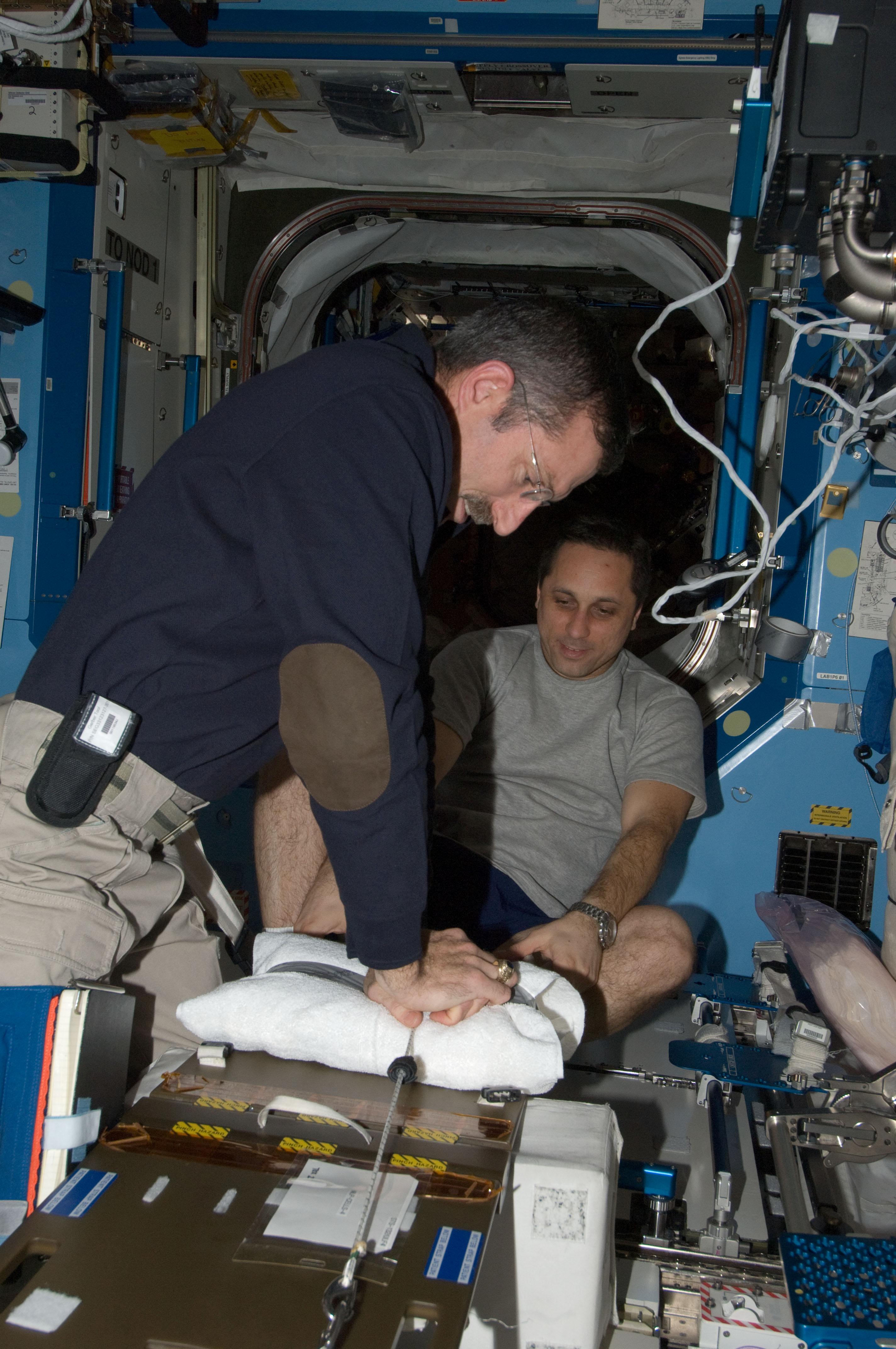 Bagaimana astronot makan di ruang angkasa?