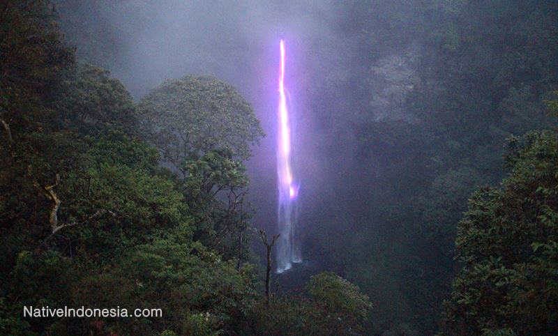 Yang suka Travelling masuk, Air Terjun Indonesia yang Jarang Dikunjungi Orang