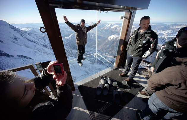 &#91;Aiguille du Midi&#93; Berdiri diatas kaca Puncak Gunung 3842 Mdpl 