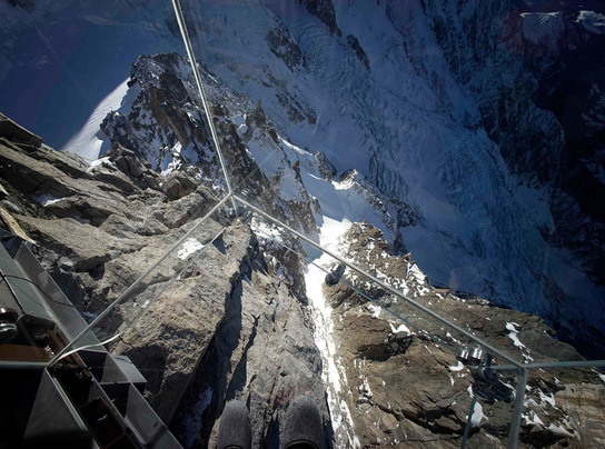 &#91;Aiguille du Midi&#93; Berdiri diatas kaca Puncak Gunung 3842 Mdpl 