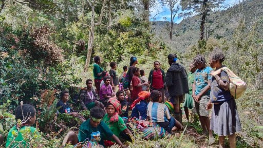 Ribuan Warga Intan Jaya Mengungsi, Menteri Pigai dan Gubernur Meki Segera Mediasi