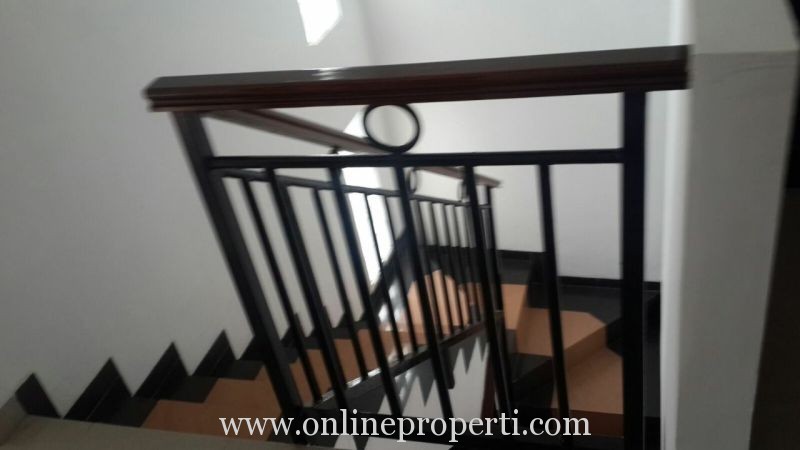 Dijual Rumah Tingkat Baru Posisi Hook, Limo, Depok PR1368