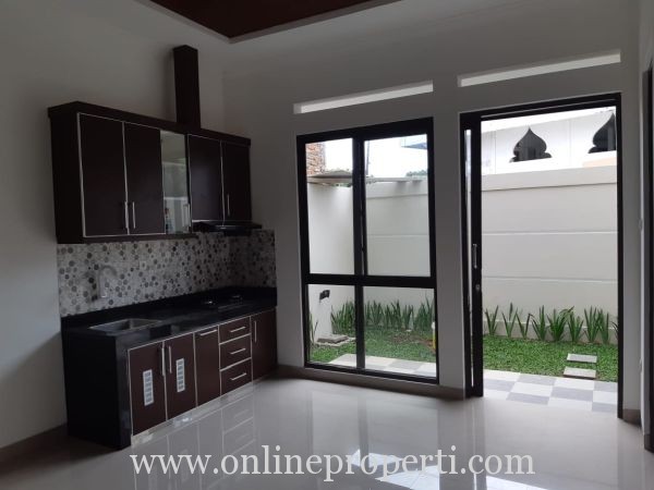 RUMAH STRATEGIS 2 LANTAI DI PINGGIR JALAN RAYA RADAR AURI CIMANGGIS AG1168