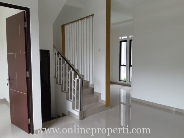 RUMAH STRATEGIS 2 LANTAI DI PINGGIR JALAN RAYA RADAR AURI CIMANGGIS AG1168