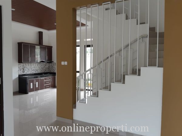 RUMAH STRATEGIS 2 LANTAI DI PINGGIR JALAN RAYA RADAR AURI CIMANGGIS AG1168