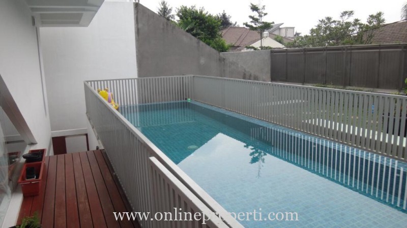 Dijual Rumah Tingkat di Jalan Jeruk Purut Raya, Jakarta Selatan AG1193