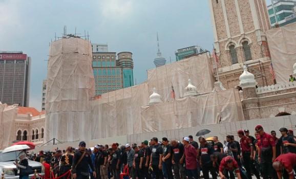 Ribuan Warga Malaysia Gelar &quot;Turun Anwar&quot;, Mahathir Mohamad Turut Hadir