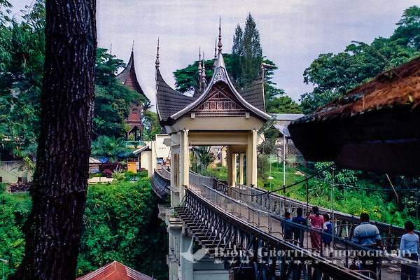 ~ Legenda Unik yang Jadi Objek Wisata Bumi Minangkabau ~