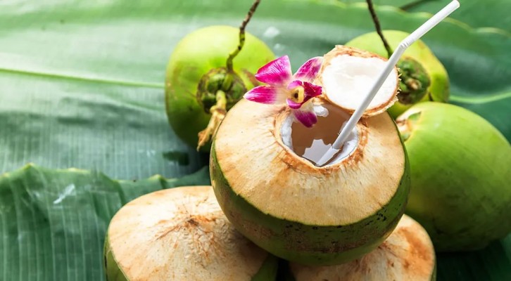 4-keajaiban-air-kelapa-untuk-puasa-yang-bisa-anda-peroleh