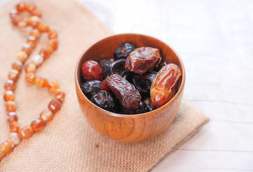 simak-yuk-anjuran-mengonsumsi-buah-kurma-saat-berbuka