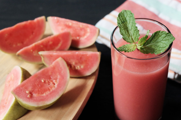 11-keajaiban-jus-jambu-biji-yang-tinggi-zat-gizi