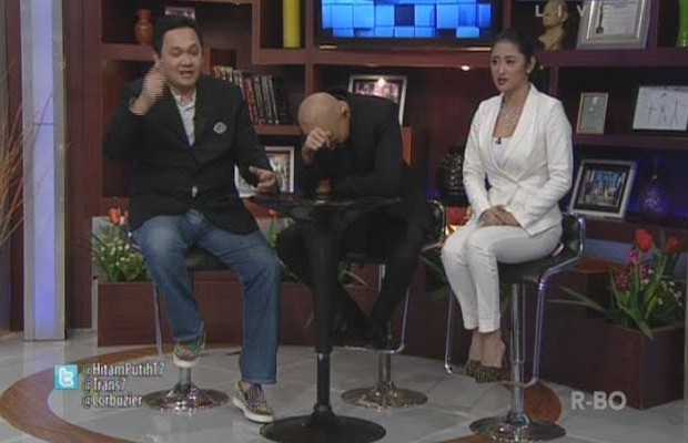 Dewi Persik dan Farhat Abbas Ribut di Acara Hitam Putih