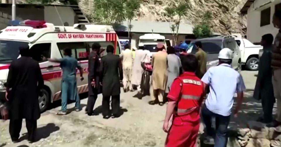 pakistan-bus-blast-kills-13-including-chinese-beijing-blames-bomb
