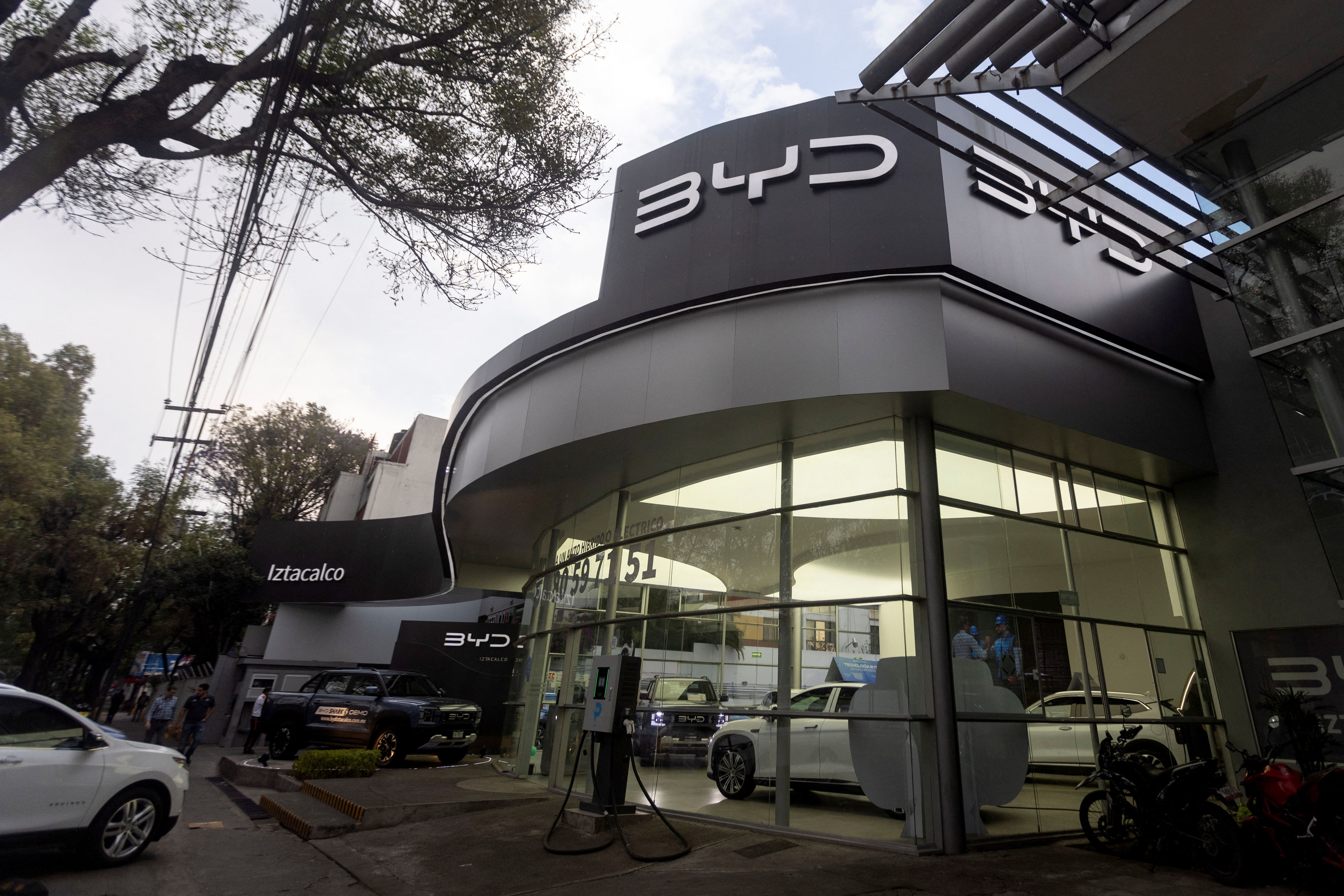 BYD Rilis Faster Charging Station, Bisa Charge Secepat 5 menit Untuk Jarak 400km