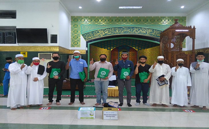 Lima Pria Mualaf Sudah Khitan Sebelum Ikrar Syahadat Di Masjid Agung An-Nur