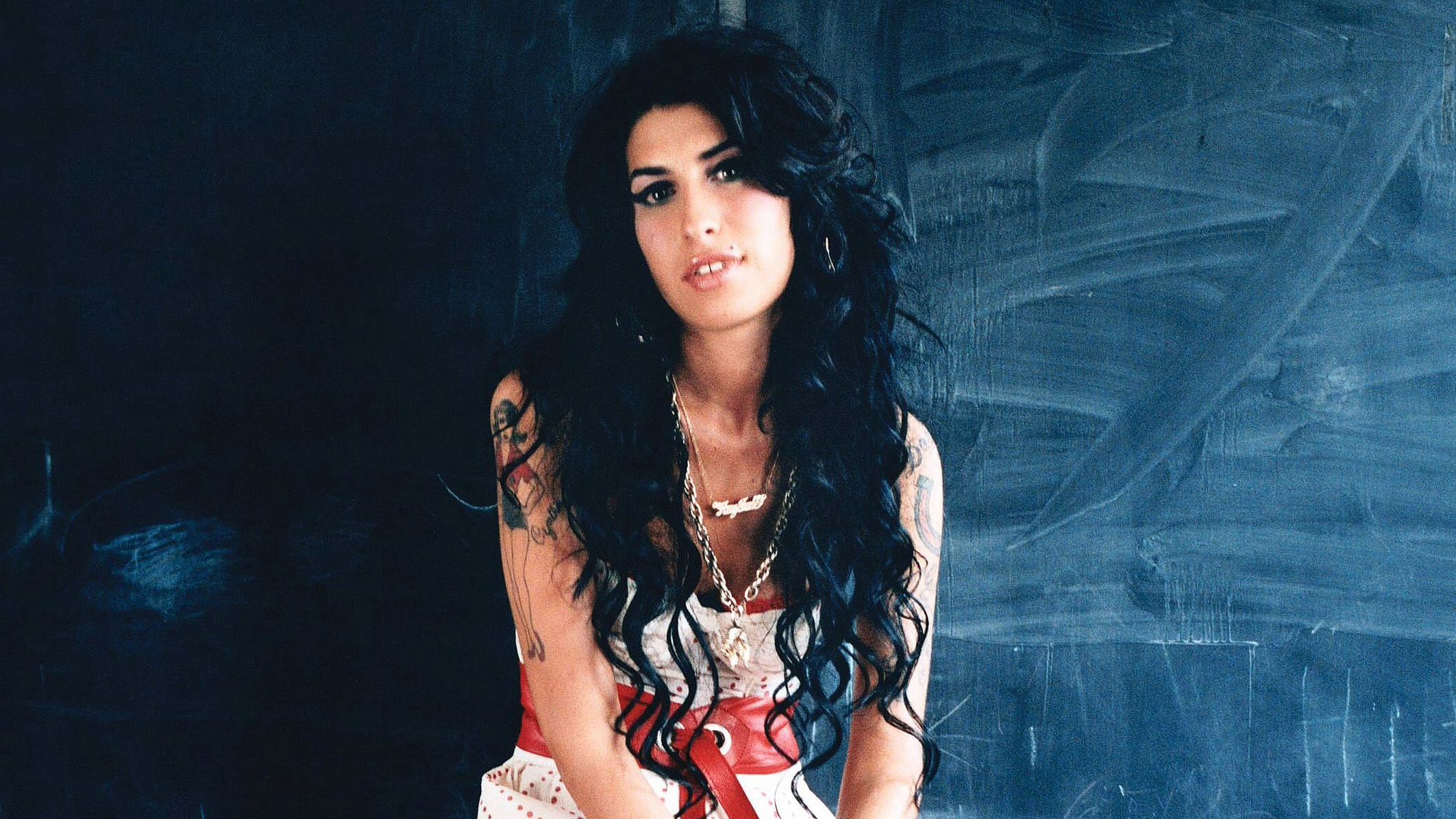 KISAH HIDUP : Amy Winehouse. Klasik, Bertalenta & Kontroversial !!