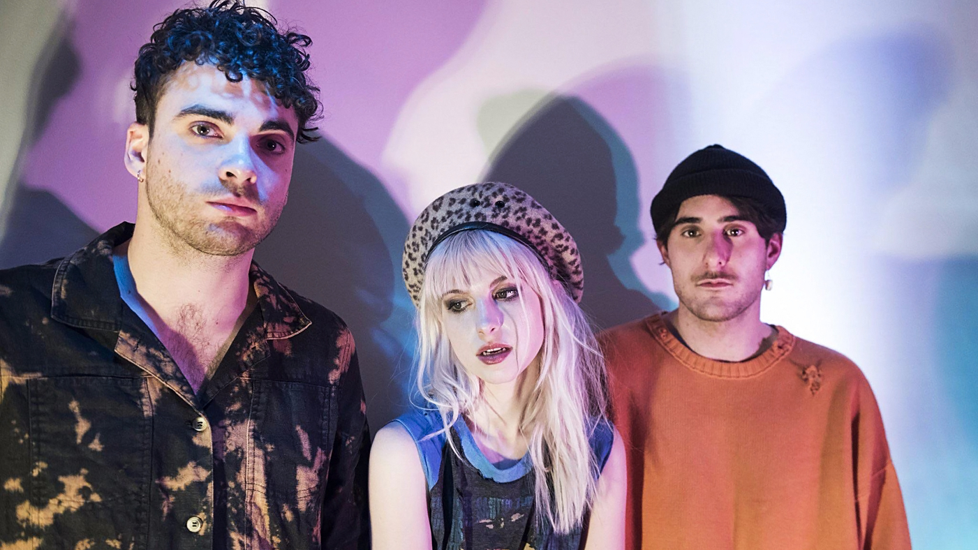 KISAH HIDUP : Hayley Nichole Williams, Rockers yang Cinta Barbie !!