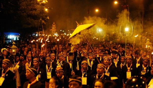 Malam 1 Suro: Antara Momentum Hijrah dan Mitos Mistik Orang Jawa