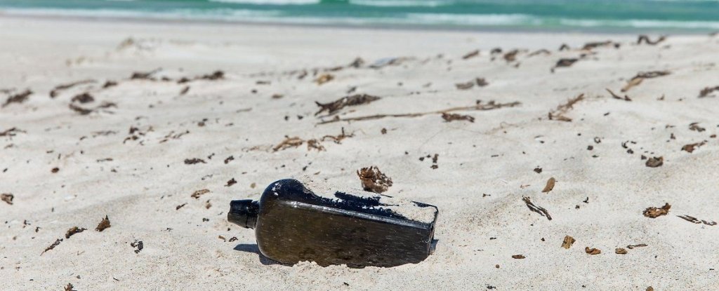 Kisah Pria Temukan Surat Dalam Botol Tertua Sedunia di Pantai, Isinya Mengejutkan