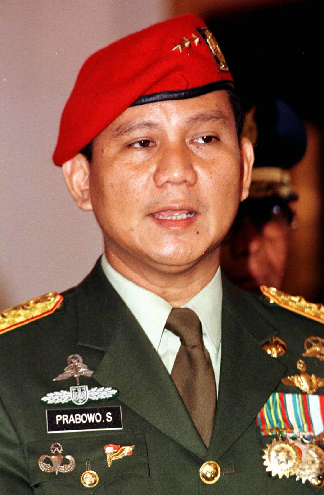 udah-ga-ditakuti-lagi-masuk-kompleks-tni-prabowo-malah-babak-belur-dihajar-massa