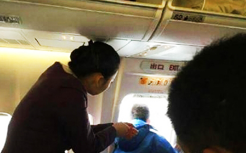 Aneka Kelakukan Unik (Negatif) Turis China di Pesawat