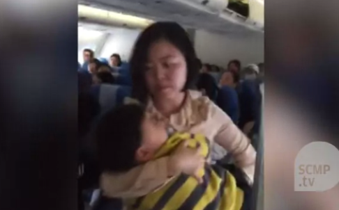 Biadab,Mainland Chinese couple, toddler booted off Cathay Pacific flight over seat