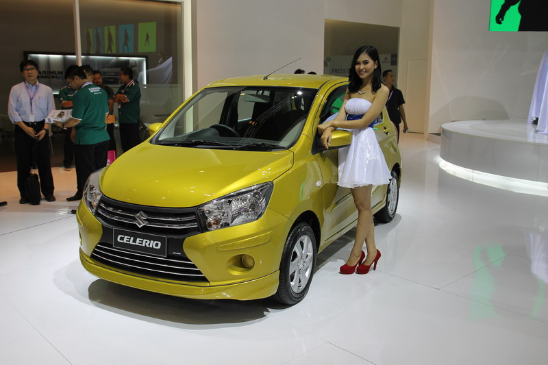 FOTO: Pesona SPG Sexy IIMS 2014 (Indonesia International Motor Show)