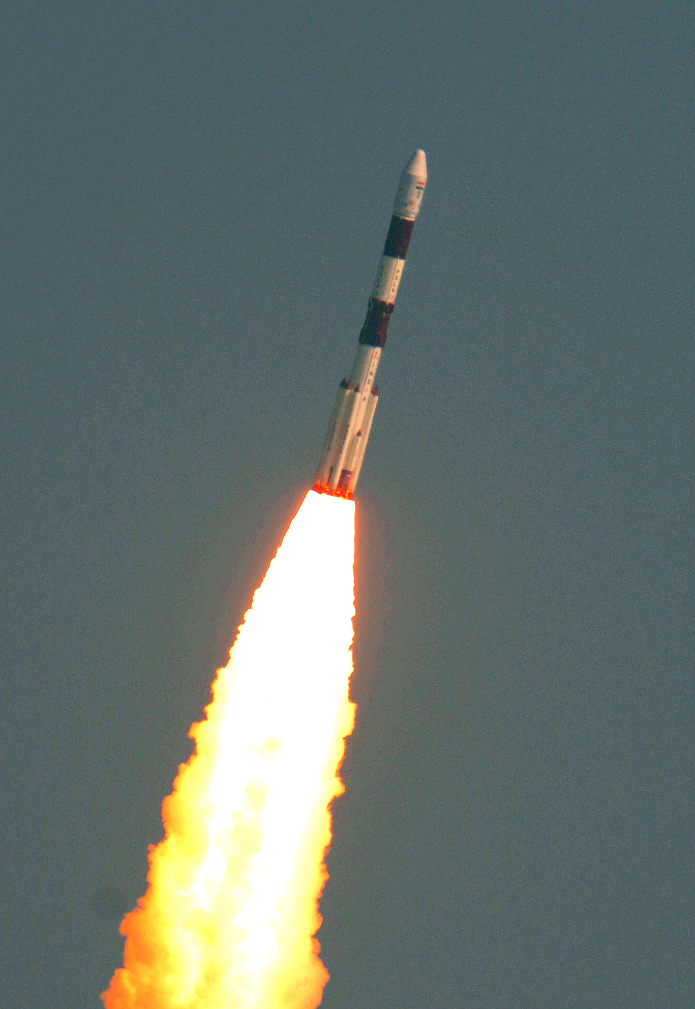 Cetak Rekor, India Luncurkan 104 Satelit dalam Satu Misi