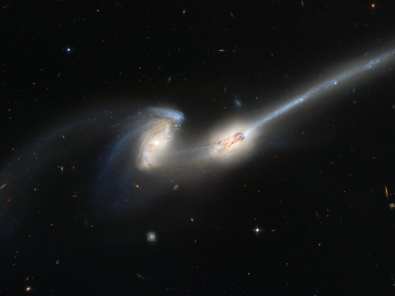 50 Foto Terkeren Hasil Jepretan Teleskop Hubble