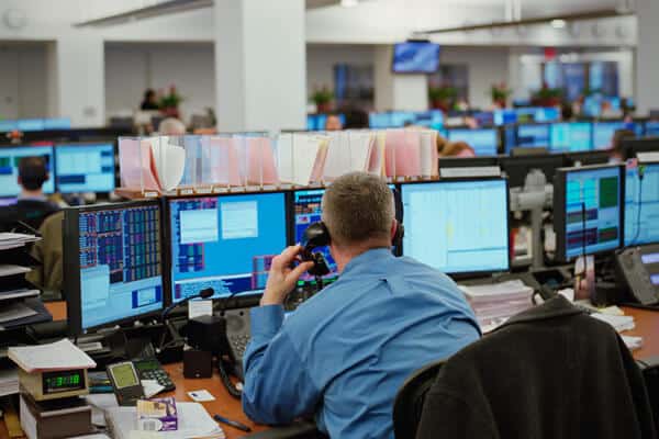wall-street-ditutup-menguat-didorong-kinerja-emiten-yang-lebih-baik