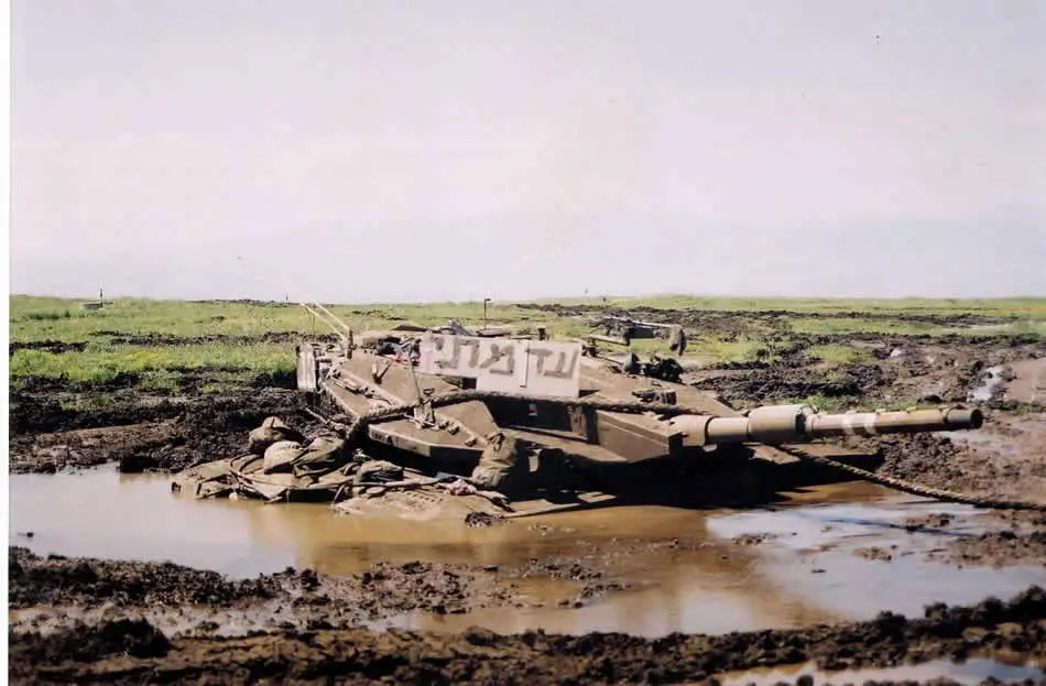 Kehebatan MBT Leopard-2 Diuji di Jalan2 SBY. Betulkah Panser Banteng Lebih Unggul?