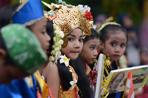 Pengamat: Baju Adat Sebagai Seragam Sekolah Kurang Efektif untuk Kenalkan Budaya