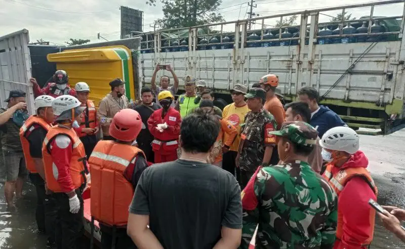 tiga-orang-meninggal-dalam-banjir-dan-longsor-di-semarang