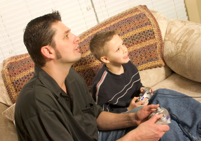 Manfaat Ayah Bermain Game bareng Anak