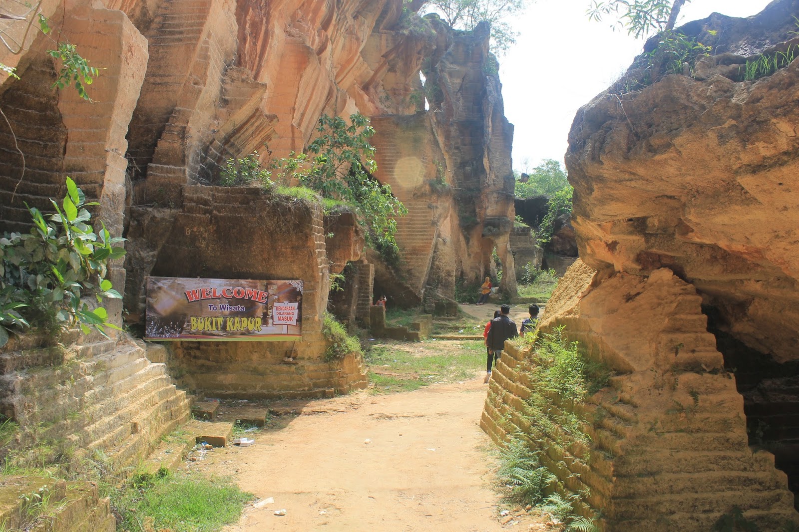 Amazing! Bukit Kapur Arosbaya, Mahakarya Perpaduan Alam dan Pahatan Tangan Manusia