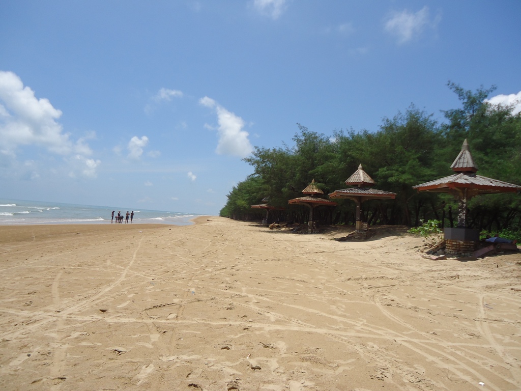 Pantai Lombang Yang Indah