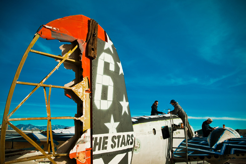 The Boneyard Project: Sentuhan Seni Kontemporer pada Pesawat Bekas PD II